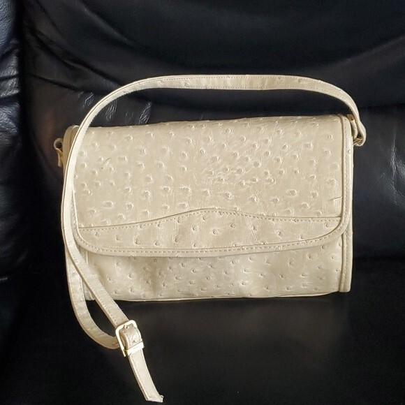 Bueno Faux Ostrich Bag - Vintage Envelope Style - Picture 1 of 16
